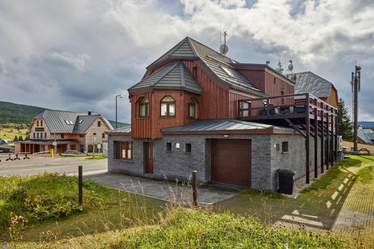 Eskadra Apartment Horni Mala Upa